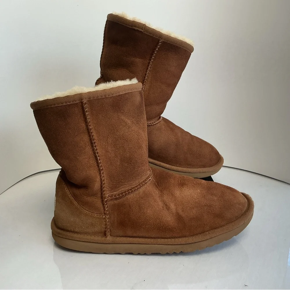 UGG Classic II Chestnut Sheepskin Boots Big Kids 6